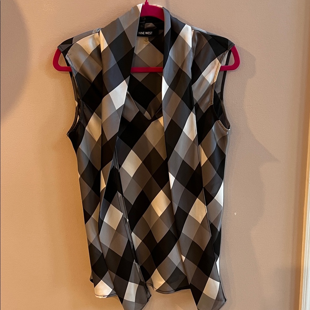 Nine West Black and White Geometric Sleeveless Blouse
